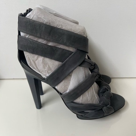 NEW!! BCBGMAXAZRIA Strappy Knotted Leather High Heels 4” plus Sz 7.5 - Picture 3 of 10